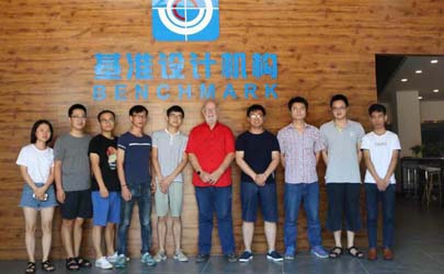 紅點(diǎn)獎(jiǎng)評委朗·納巴羅來長沙“講故事”